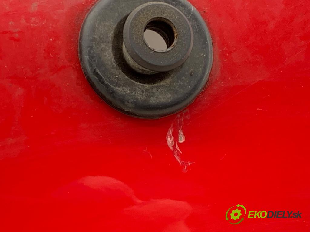 TOYOTA YARIS III liftback 2016 73 kW 1.3 (NSP130_) 1329 kapota zad 3P0