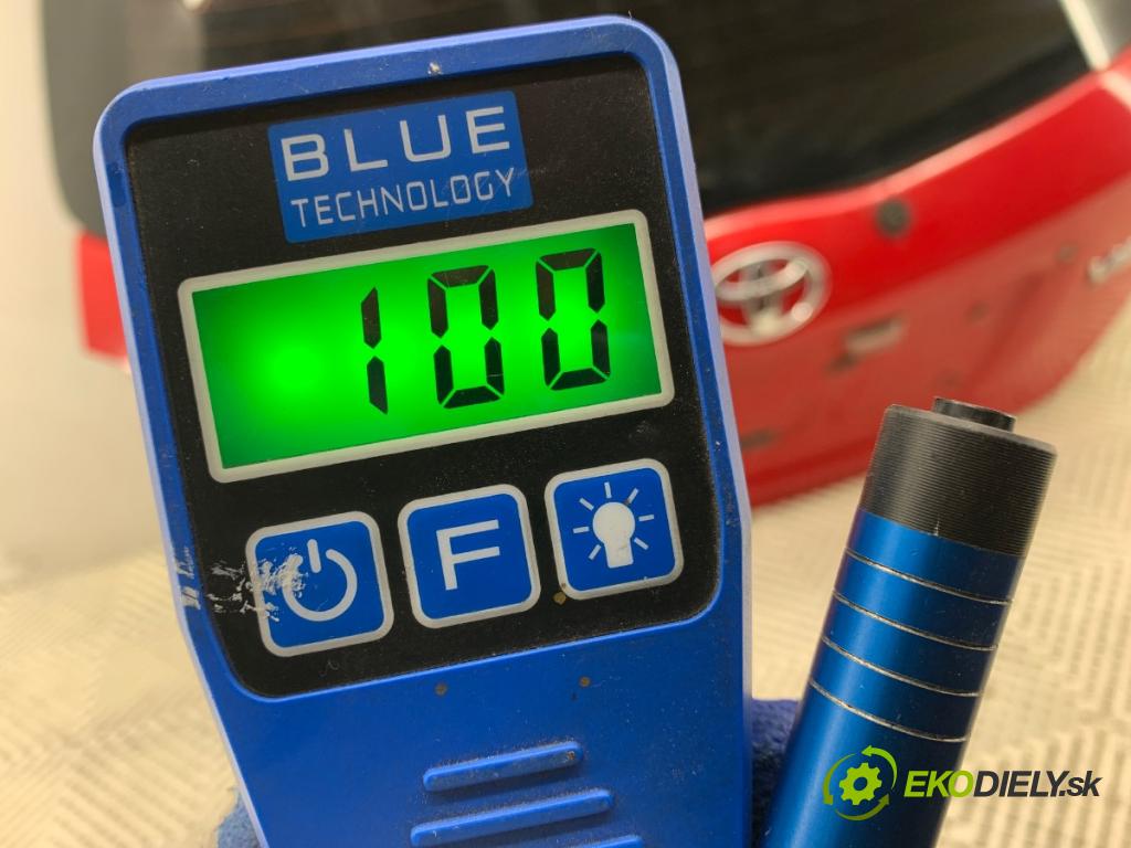 TOYOTA YARIS III liftback 2016 73 kW 1.3 (NSP130_) 1329 kapota zad 3P0