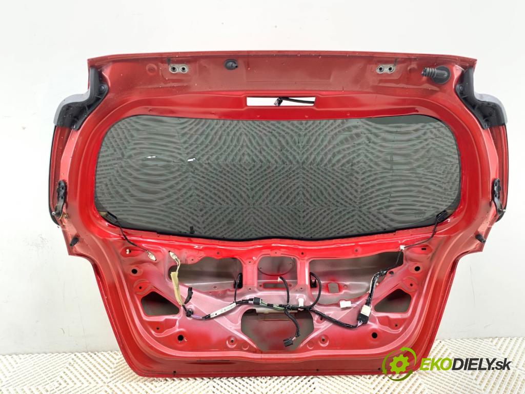 TOYOTA YARIS III liftback 2016 73 kW 1.3 (NSP130_) 1329 kapota zad 3P0