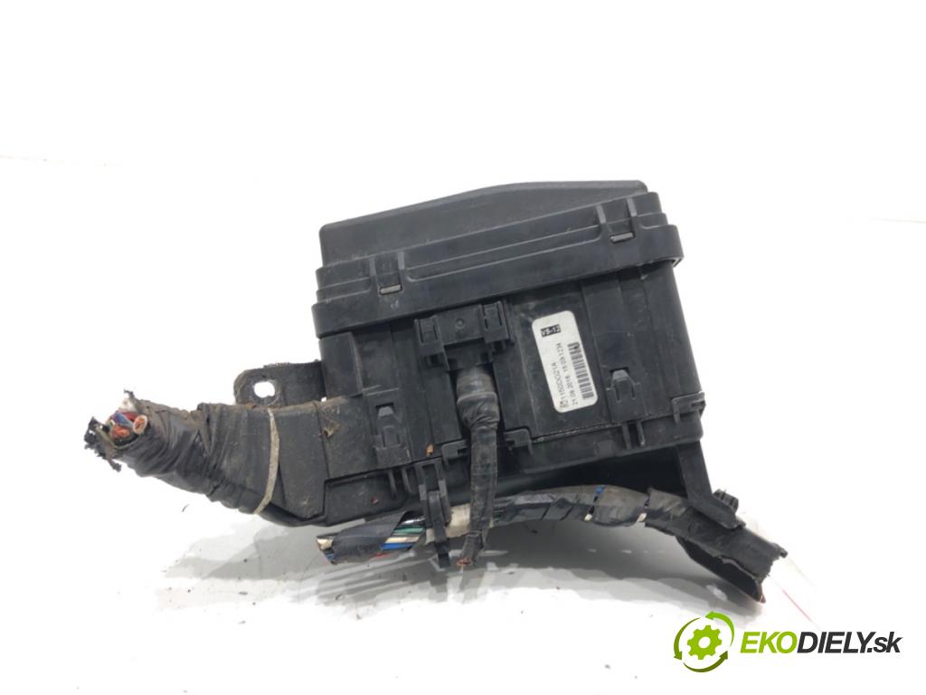 TOYOTA YARIS III liftback 2016 73 kW 1.3 (NSP130_) 1329 skříňka poistková 821150DG21A (Pojistková skříňka)