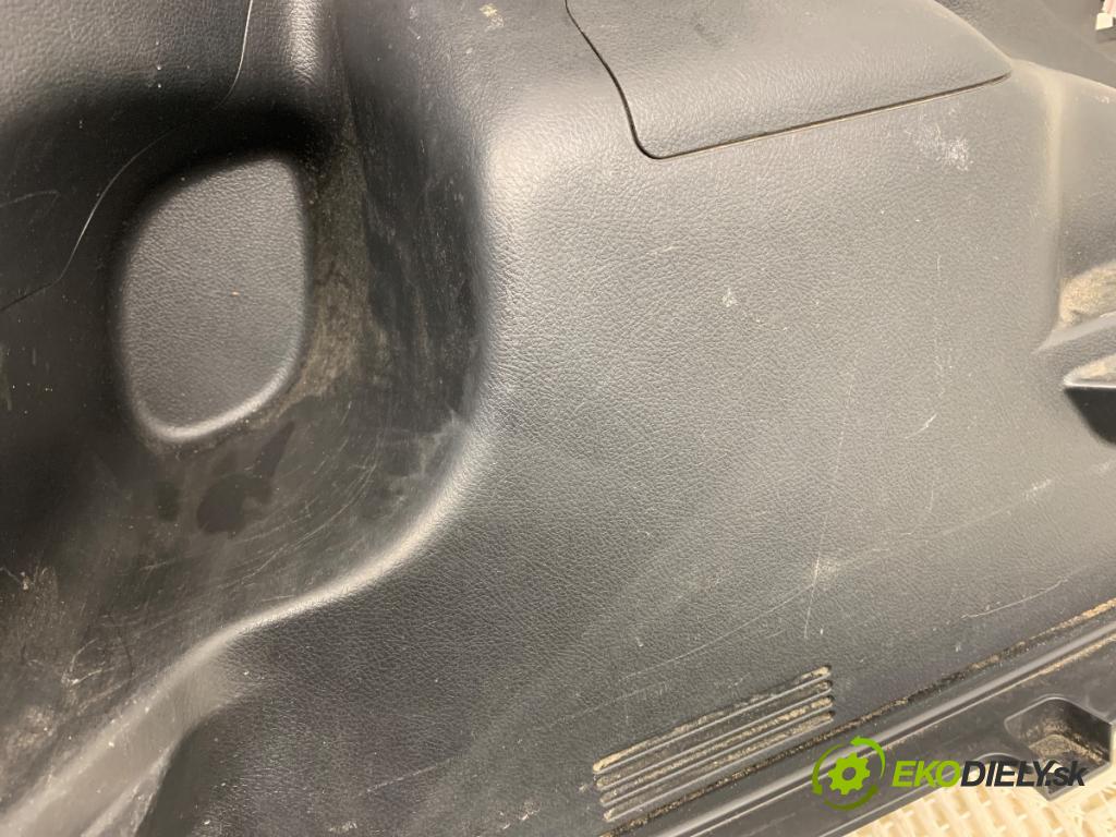 TOYOTA YARIS III liftback 2016 73 kW 1.3 (NSP130_) 1329 ča kufra levý 64740-0D280