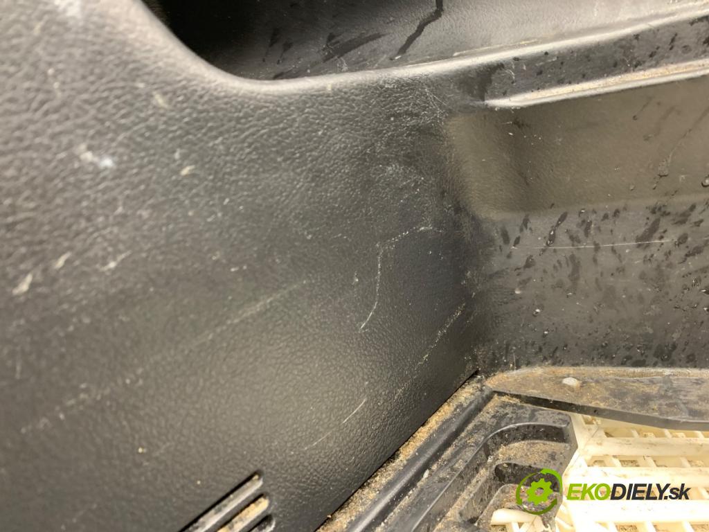 TOYOTA YARIS III liftback 2016 73 kW 1.3 (NSP130_) 1329 ča kufra pravý 64730-0D260