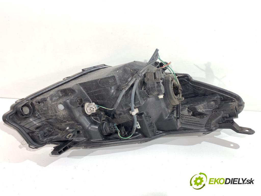 TOYOTA YARIS III liftback 2016 73 kW 1.3 (NSP130_) 1329 Svetlomet ľavy predný