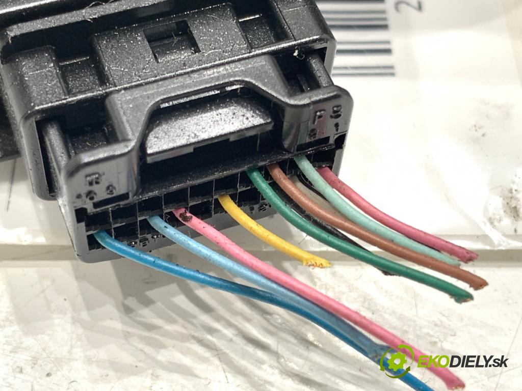 TOYOTA YARIS III liftback 2016 73 kW 1.3 (NSP130_) 1329 Prepínač kombinovaný  (Prepínacie páčky pod volantom)