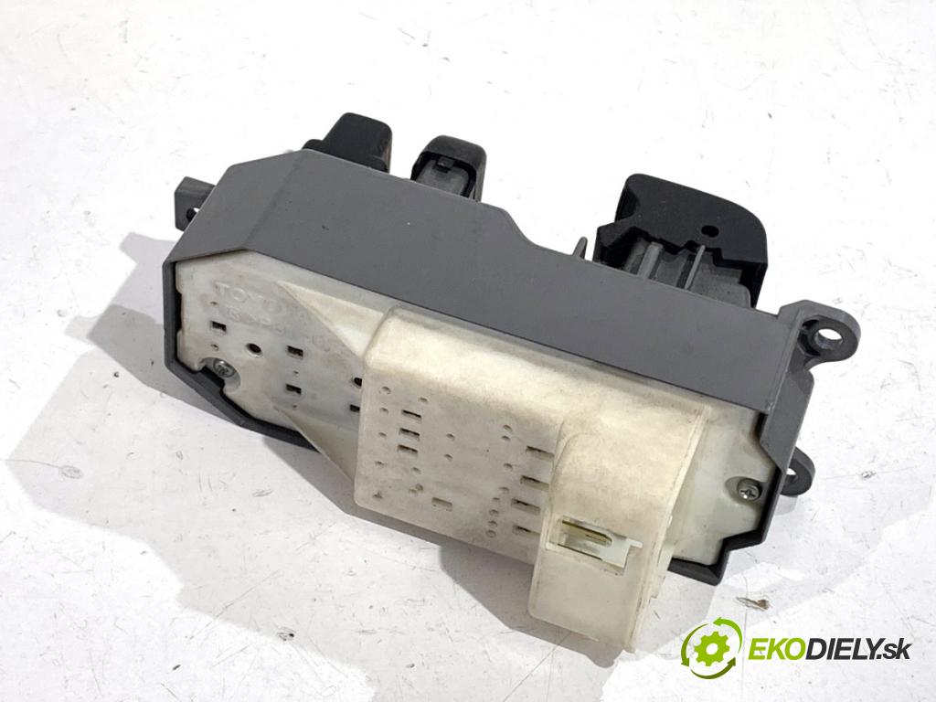 TOYOTA YARIS III liftback 2016 73 kW 1.3 (NSP130_) 1329 Prepínač okien  (Prepínacie páčky pod volantom)