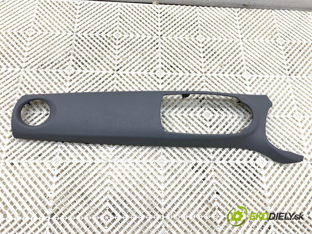 TOYOTA YARIS III liftback 2016 73 kW 1.3 (NSP130_) 1329 lišty kryt 55470-0D090 (Lišta)