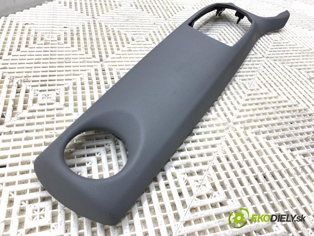 TOYOTA YARIS III liftback 2016 73 kW 1.3 (NSP130_) 1329 lišty kryt 55470-0D090 (Lišta)