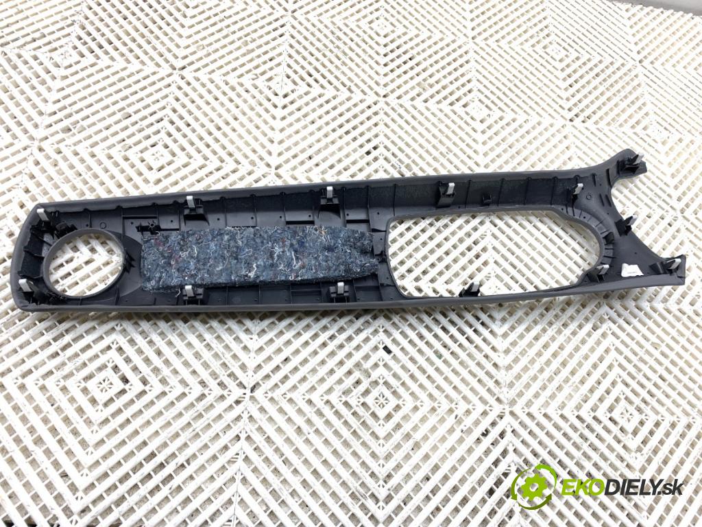 TOYOTA YARIS III liftback 2016 73 kW 1.3 (NSP130_) 1329 lišty kryt 55470-0D090 (Lišta)