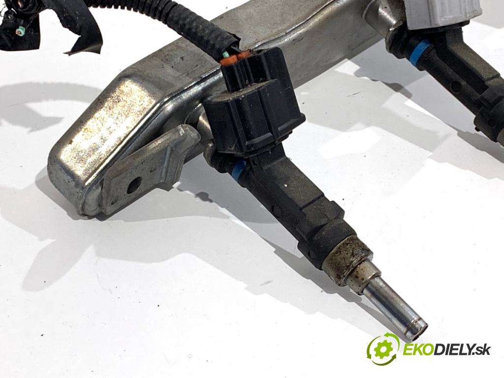 TOYOTA YARIS III liftback 2016 73 kW 1.3 (NSP130_) 1329 Lišta vstrekovacia 23209-47010 (Vstrekovacia lišta)