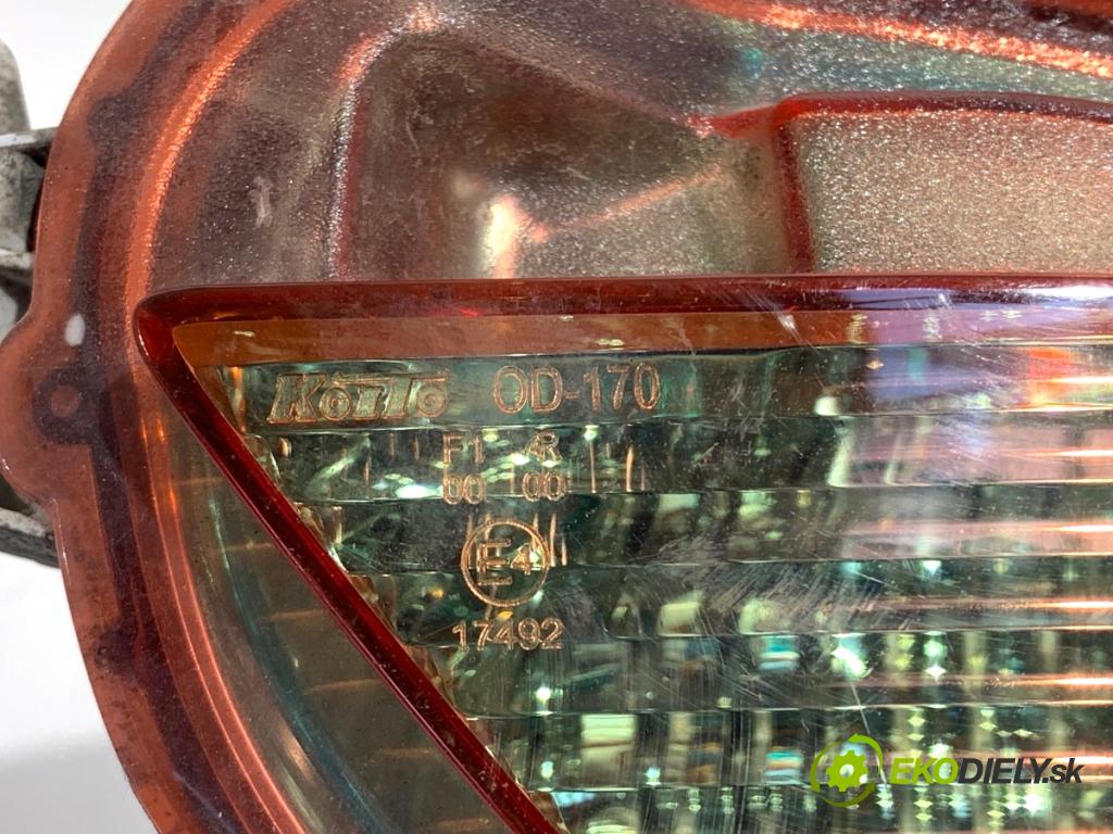 TOYOTA YARIS III liftback 2016 73 kW 1.3 (NSP130_) 1329 Svetlo nárazníka pravy zad