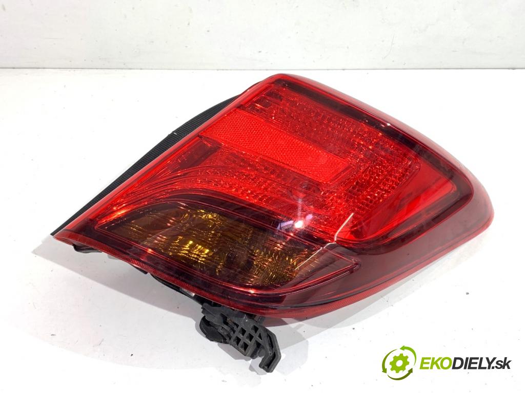 TOYOTA YARIS III liftback 2016 73 kW 1.3 (NSP130_) 1329 Svetlo pravy zad 