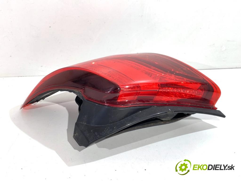 TOYOTA YARIS III liftback 2016 73 kW 1.3 (NSP130_) 1329 Svetlo pravy zad