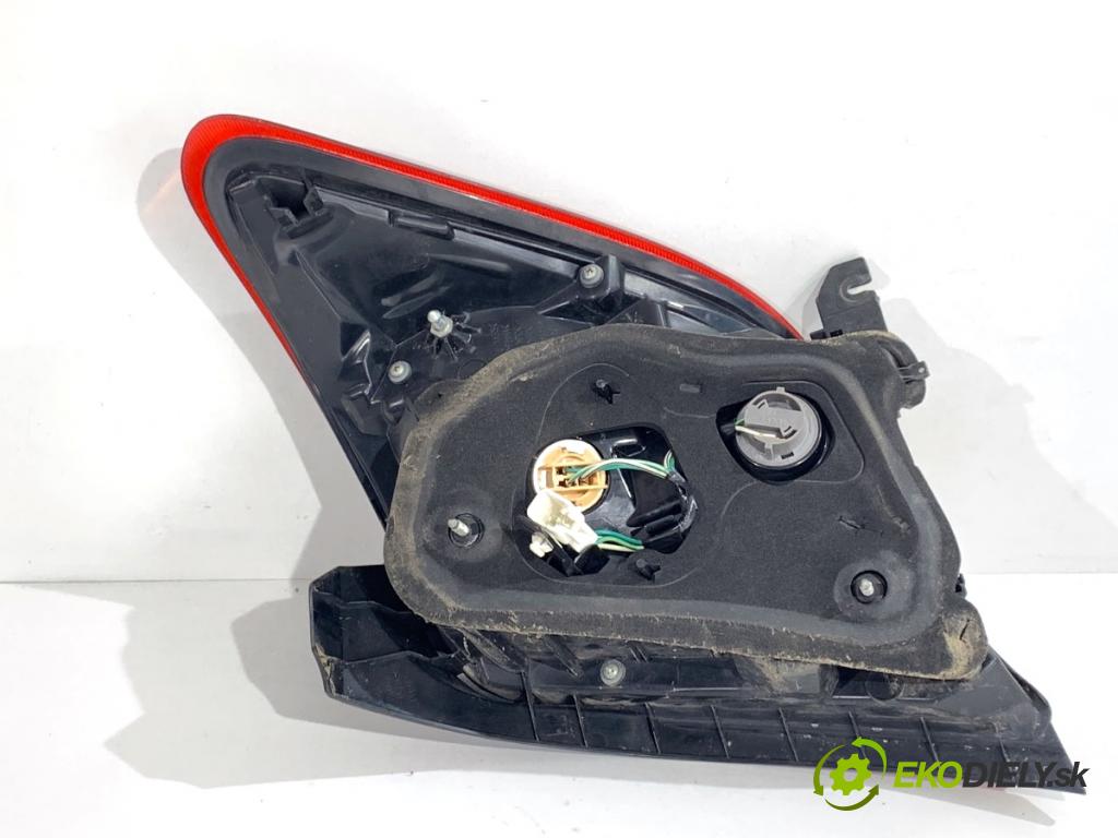 TOYOTA YARIS III liftback 2016 73 kW 1.3 (NSP130_) 1329 Svetlo ľavy zad