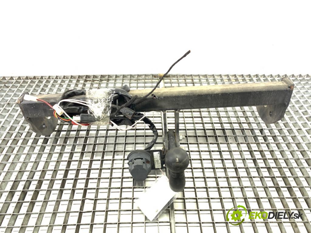 TOYOTA YARIS III liftback 2016 73 kW 1.3 (NSP130_) 1329 Hák tažné zařízení  (Tažné zařízení)