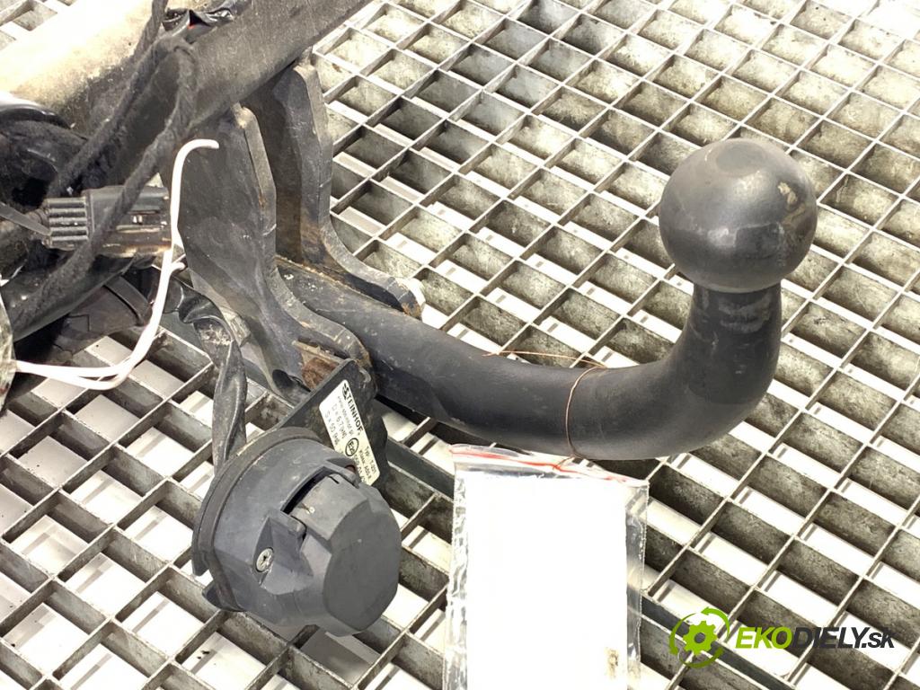 TOYOTA YARIS III liftback 2016 73 kW 1.3 (NSP130_) 1329 Hák tažné zařízení  (Tažné zařízení)