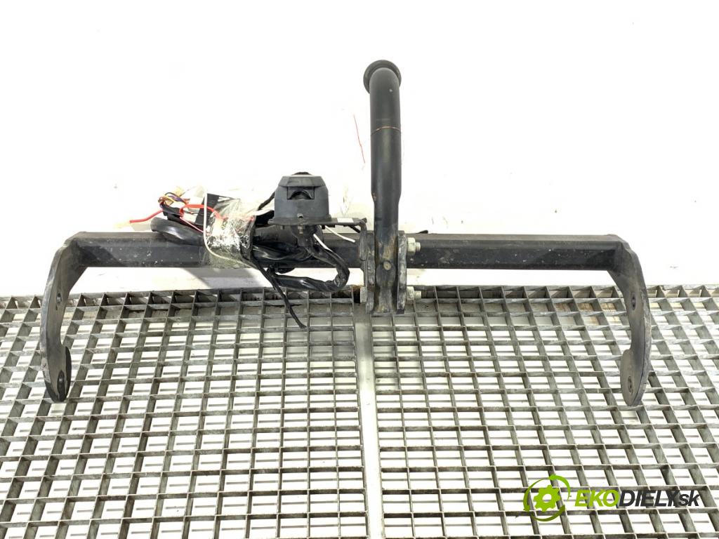 TOYOTA YARIS III liftback 2016 73 kW 1.3 (NSP130_) 1329 Hák tažné zařízení  (Tažné zařízení)