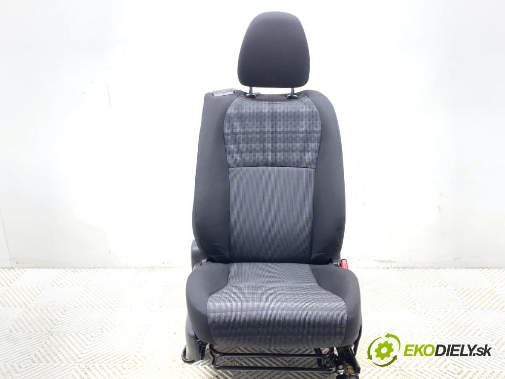 TOYOTA YARIS III liftback 2016 73 kW 1.3 (NSP130_) 1329 Sedadlo pravy predný 