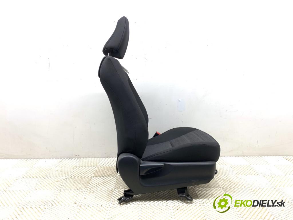 TOYOTA YARIS III liftback 2016 73 kW 1.3 (NSP130_) 1329 Sedadlo pravy predný