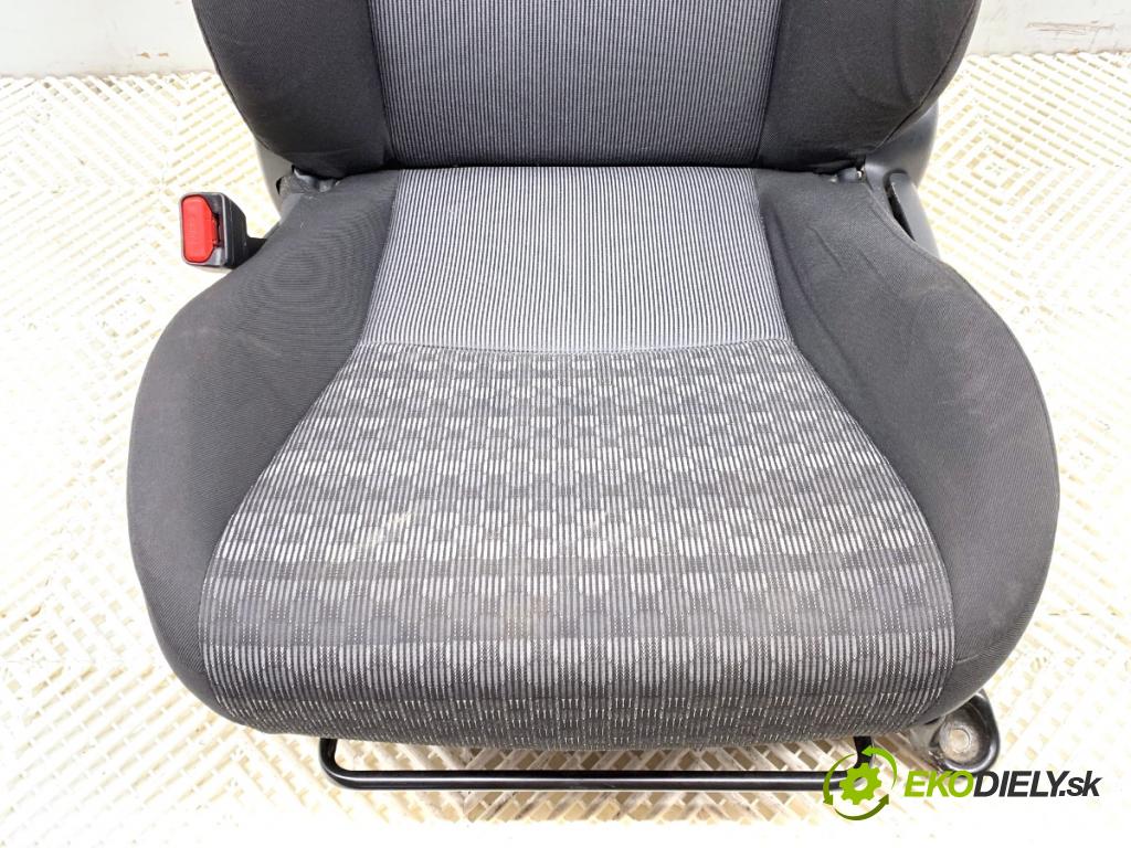 TOYOTA YARIS III liftback 2016 73 kW 1.3 (NSP130_) 1329 Sedadlo ľavy predný