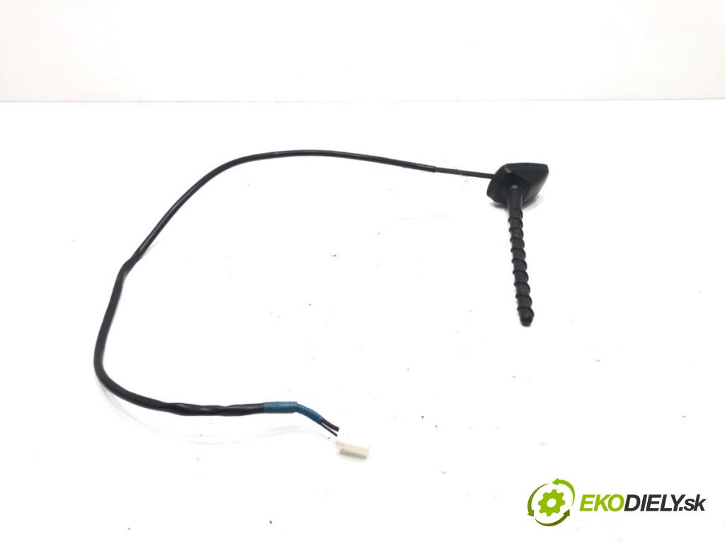 TOYOTA YARIS III liftback 2016 73 kW 1.3 (NSP130_) 1329 ANTENA V3-08998C