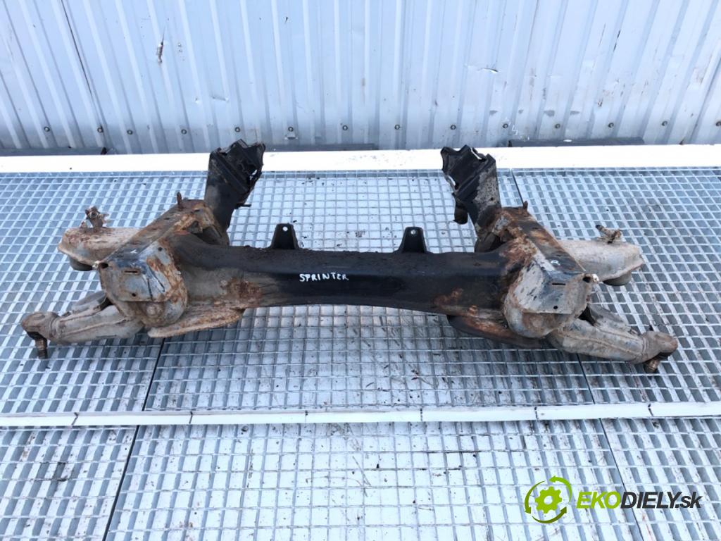 VW LT 28 35 Autobus 1997 55 kW 2.5 SDI 2461 výztuha pod motor  (Přední výztuha)