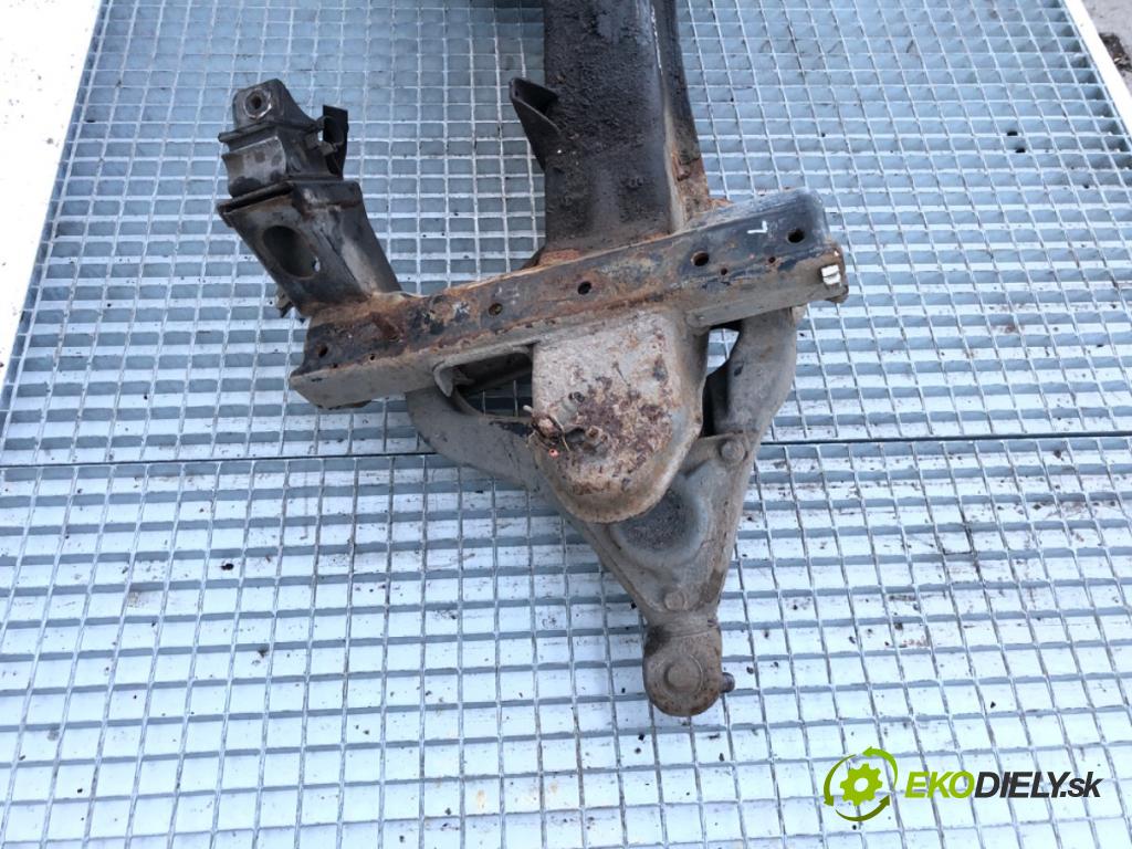 VW LT 28 35 Autobus 1997 55 kW 2.5 SDI 2461 výztuha pod motor  (Přední výztuha)