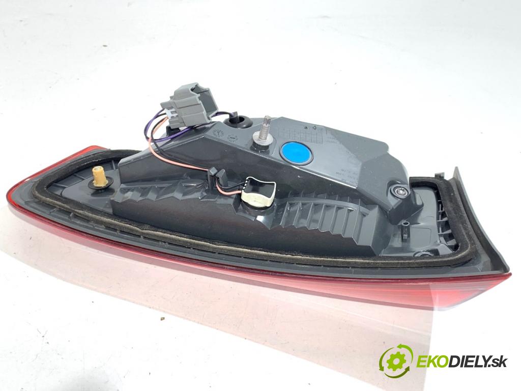 FORD FOCUS IV Kombi 2019 110 kW 1.5 EcoBoost 1496 Svetlo zad pravá vnútorná JX7B-13A602-EC (Kľučka dverí ostatné)