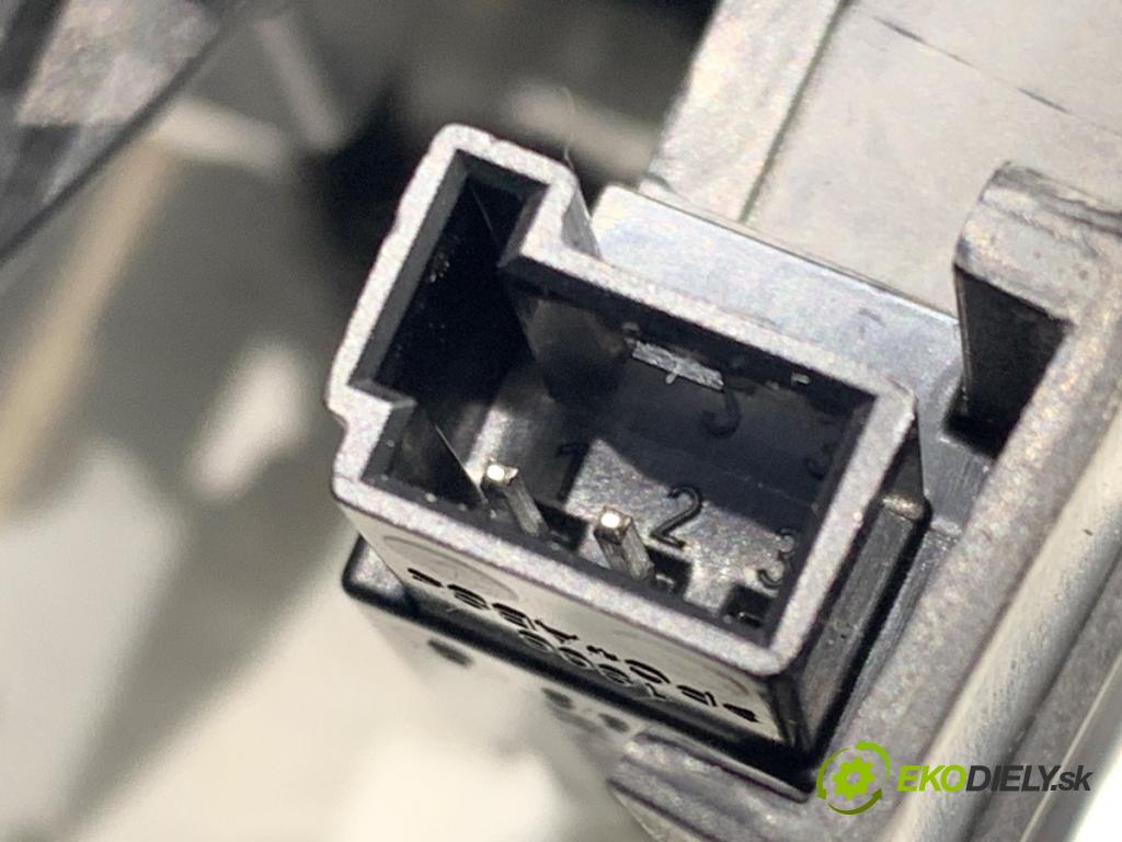 FORD FOCUS IV Kombi 2019 110 kW 1.5 EcoBoost 1496 držák na nápoje JX7B-A13560-F (Držák nápojů)