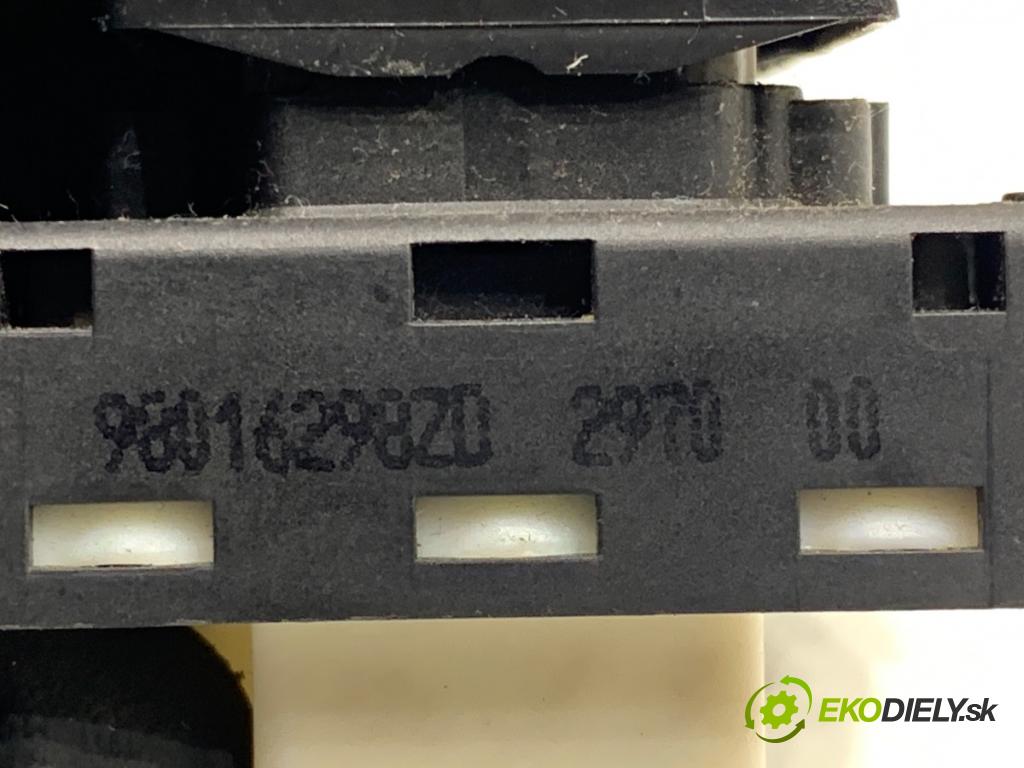 PEUGEOT PARTNER IV Nadwozie pełne/minivan 2020 75 kW 1.5 BlueHDi 100 1499 Prepínač okien 98016298ZD (Prepínacie páčky pod volantom)