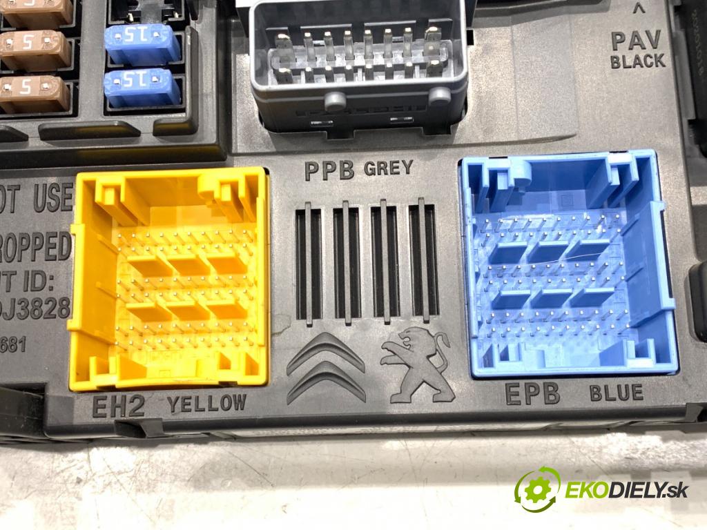 PEUGEOT PARTNER IV Nadwozie pełne/minivan 2020 75 kW 1.5 BlueHDi 100 1499 Modul BSI 9830707680 (Poistková skrinka)