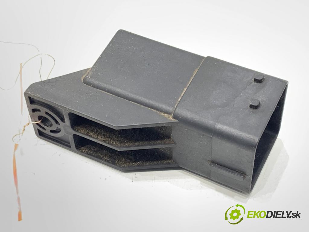 PEUGEOT PARTNER IV Nadwozie pełne/minivan 2020 75 kW 1.5 BlueHDi 100 1499 relé sviečok žhavenia 9803299780 (Relé)