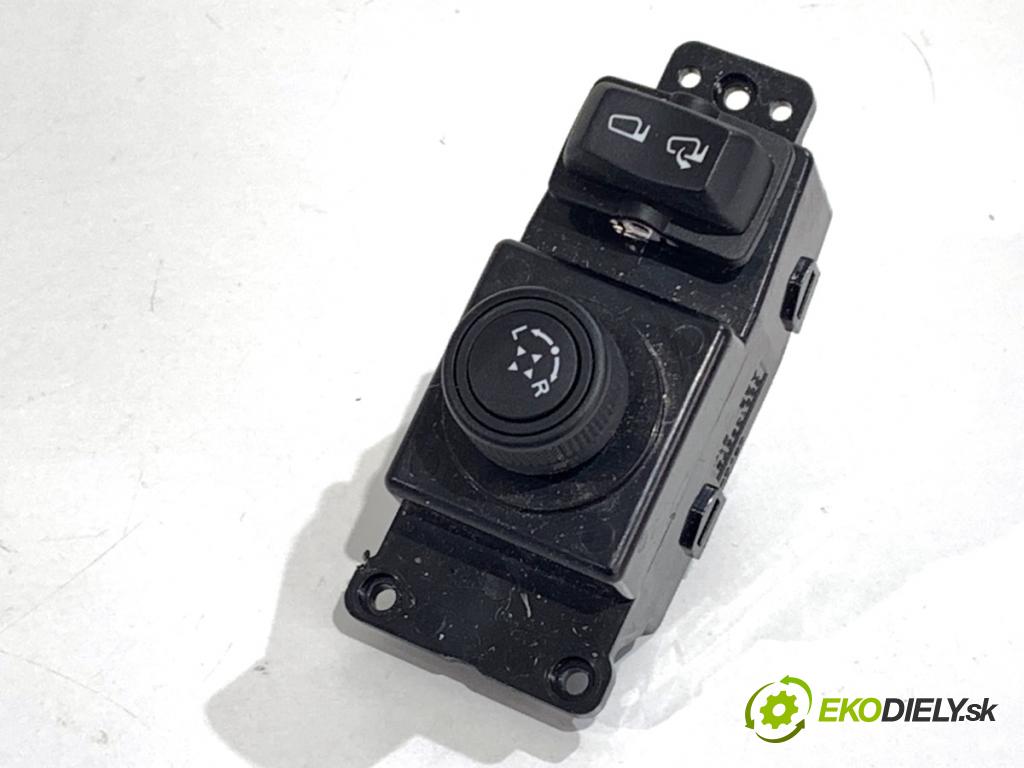 SSANGYONG TORRES  2023 120 kW 1.5 GDI AWD   (1497 ccm / 120 kW / 163 KM) 1497 Prepínač nastavenia spätných zrkadiel 299139575 (Prepínacie páčky pod volantom)