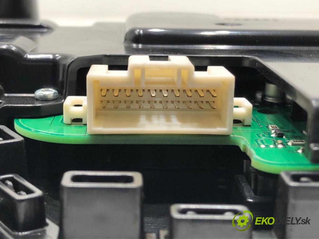 SSANGYONG TORRES  2023 120 kW 1.5 GDI AWD   (1497 ccm / 120 kW / 163 KM) 1497 Svetlo stropné 77670-41100