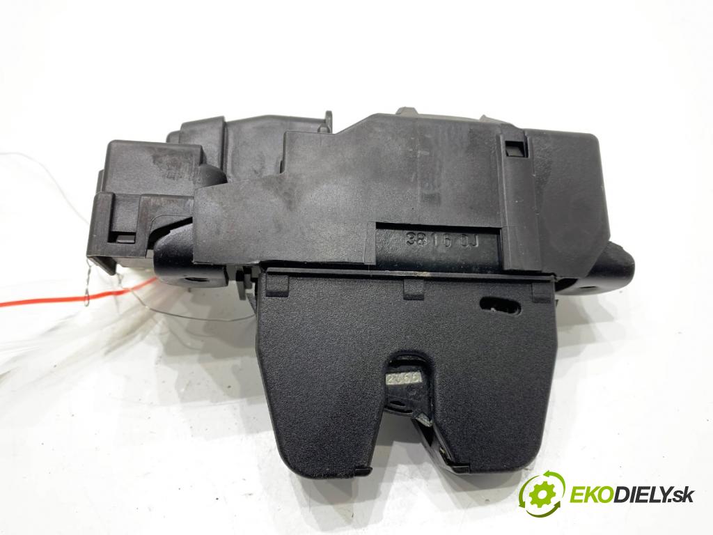 PEUGEOT 308 II liftback 2016 96 kW 1.2 THP 130 1199 zámok dverí zad 9804762080