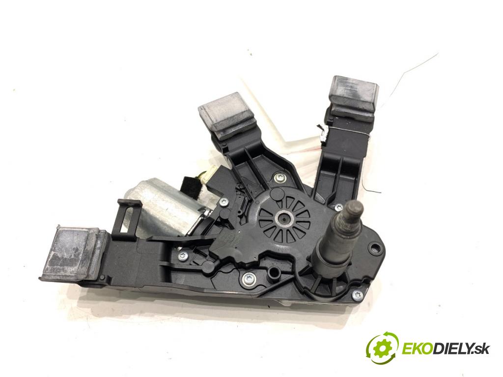 PEUGEOT 308 II liftback 2016 96 kW 1.2 THP 130 1199 Motor stieračov zad 9819523180