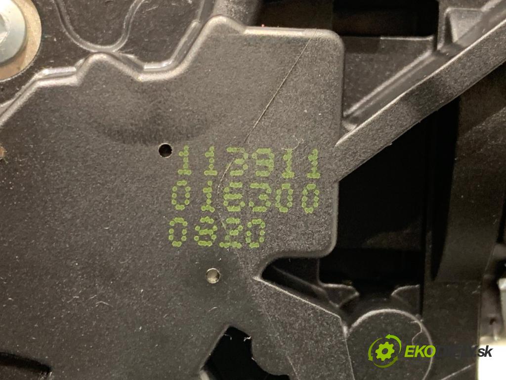 PEUGEOT 308 II liftback 2016 96 kW 1.2 THP 130 1199 Motor stieračov zad 9819523180
