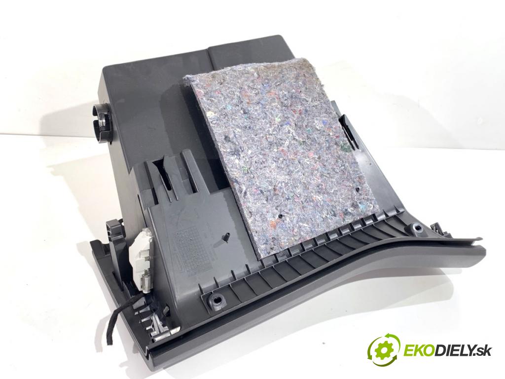 PEUGEOT 308 II liftback 2016 96 kW 1.2 THP 130 1199 přihrádka kastlík spolujezdce  (Přihrádka (kastlík))