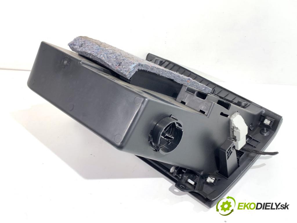 PEUGEOT 308 II liftback 2016 96 kW 1.2 THP 130 1199 přihrádka kastlík spolujezdce  (Přihrádka (kastlík))