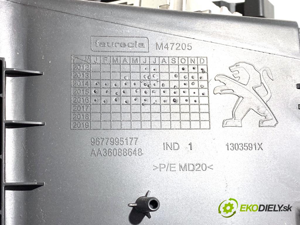 PEUGEOT 308 II liftback 2016 96 kW 1.2 THP 130 1199 přihrádka kastlík spolujezdce  (Přihrádka (kastlík))