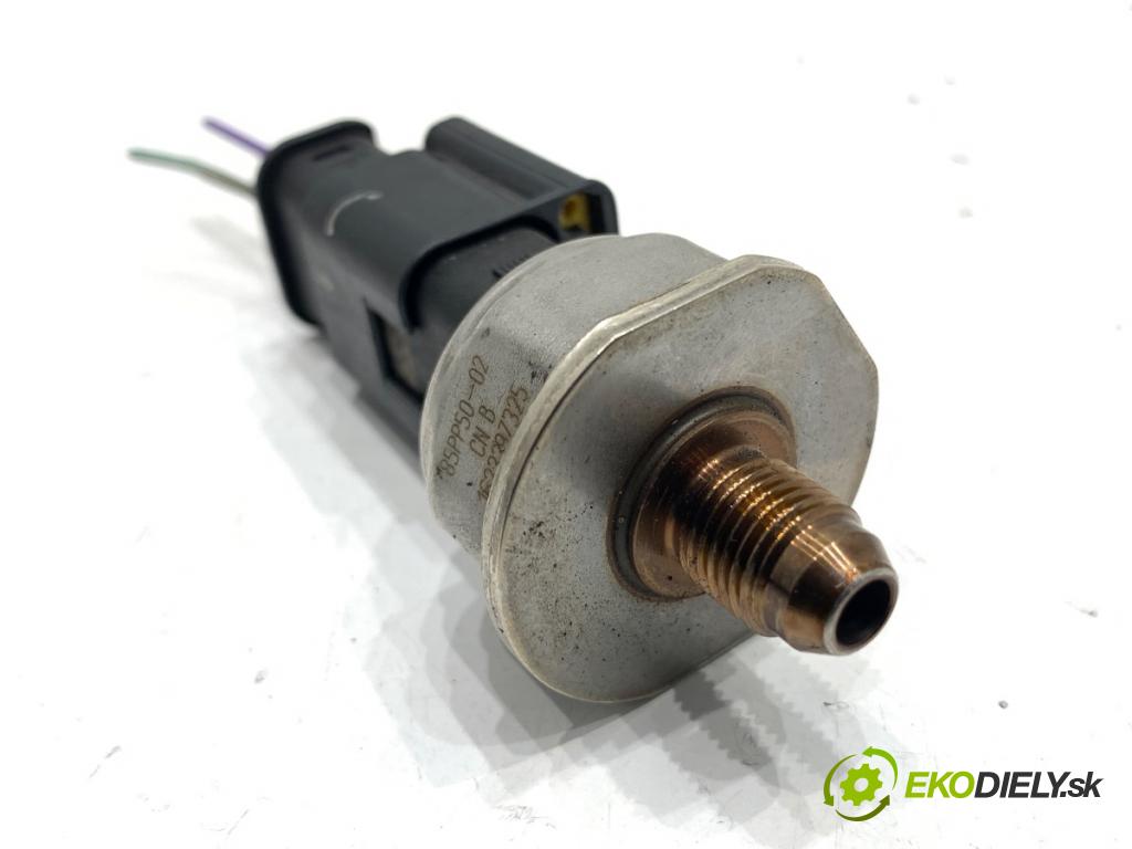 PEUGEOT 308 II liftback 2016 96 kW 1.2 THP 130 1199 Snímač tlaku paliva 9675330380 (Snímač)