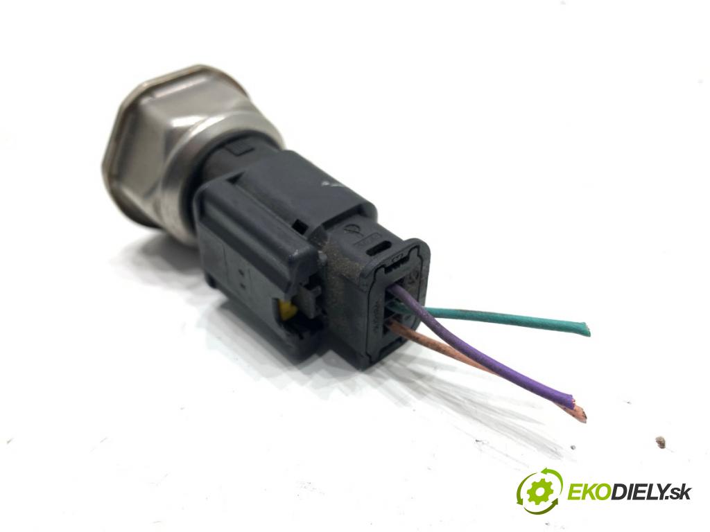 PEUGEOT 308 II liftback 2016 96 kW 1.2 THP 130 1199 Snímač tlaku paliva 9675330380 (Snímač)