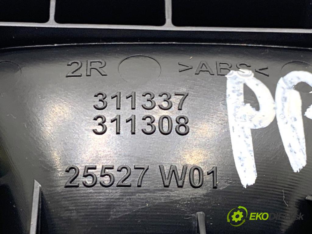 PEUGEOT 308 II liftback 2016 96 kW 1.2 THP 130 1199 klika vnitřní pravý přední část