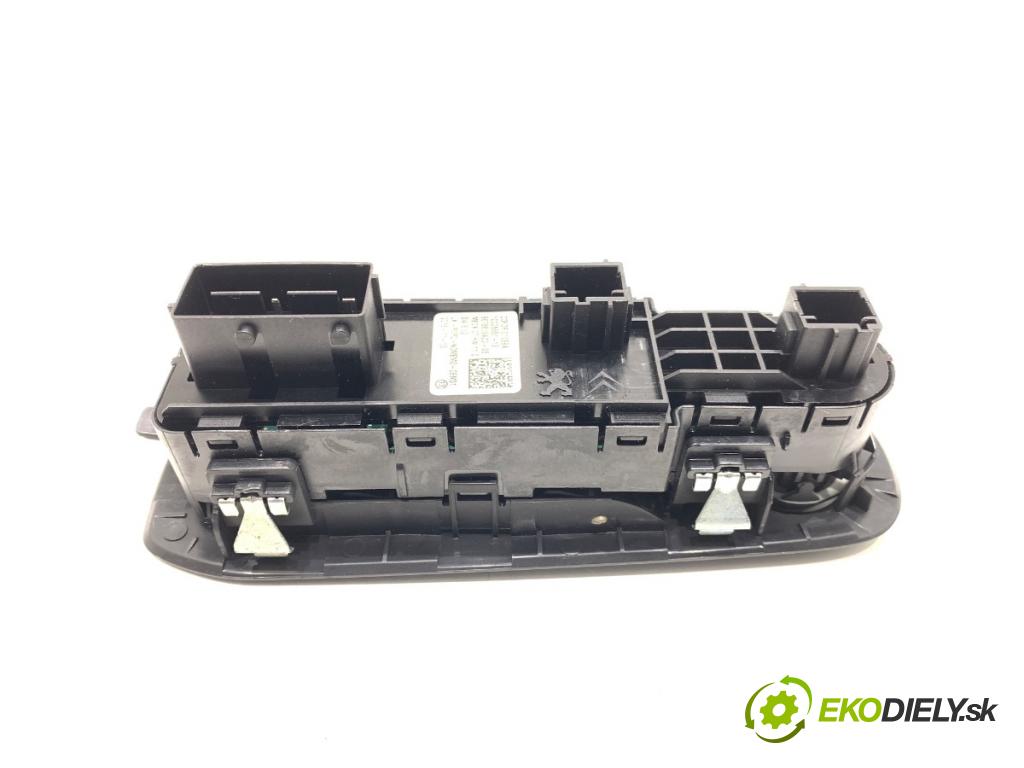 PEUGEOT 308 II liftback 2016 96 kW 1.2 THP 130 1199 Prepínač okien 96788264ZD (Prepínacie páčky pod volantom)