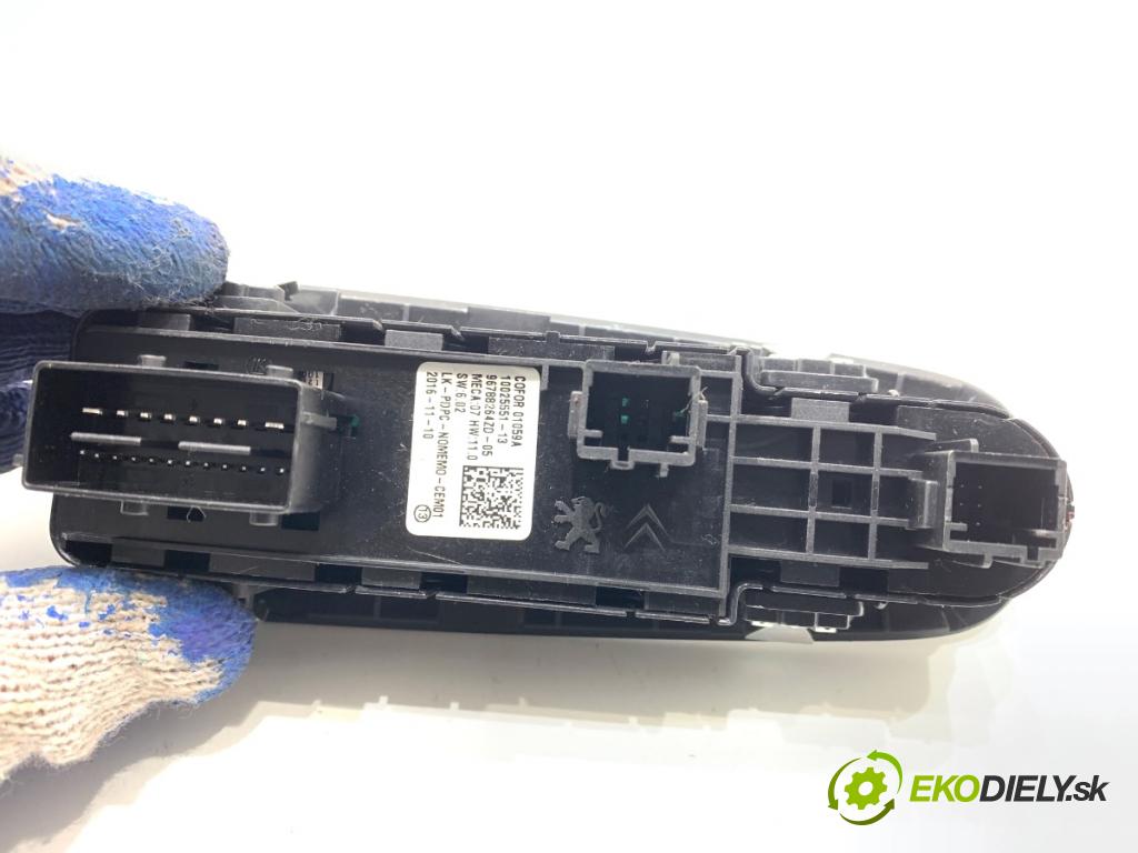 PEUGEOT 308 II liftback 2016 96 kW 1.2 THP 130 1199 Prepínač okien 96788264ZD (Prepínacie páčky pod volantom)