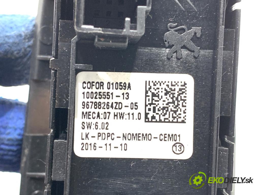 PEUGEOT 308 II liftback 2016 96 kW 1.2 THP 130 1199 Prepínač okien 96788264ZD (Prepínacie páčky pod volantom)