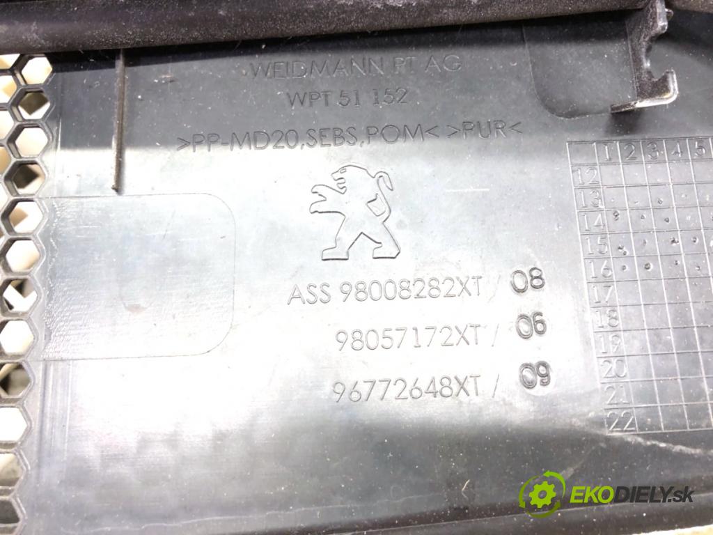 PEUGEOT 308 II liftback 2016 96 kW 1.2 THP 130 1199 Torpédo, plast pod čelné okno 98008282XT (Torpédo (plast pod čelným sklom))