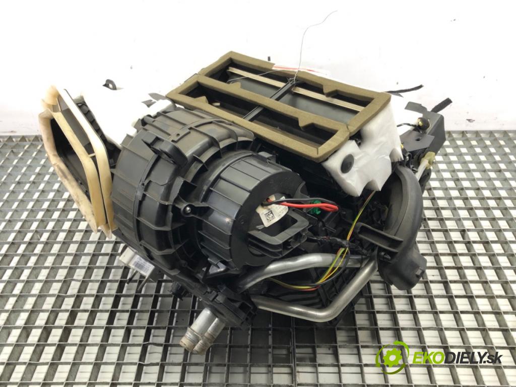 PEUGEOT 308 II liftback 2016 96 kW 1.2 THP 130 1199 topné těleso radiátor topení 9819556080 (Radiátor topení)