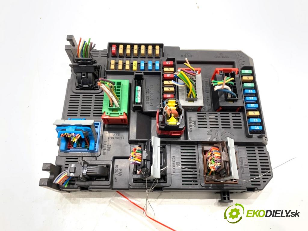 PEUGEOT 308 II liftback 2016 96 kW 1.2 THP 130 1199 Modul BSI 9807054180 (Poistková skrinka)