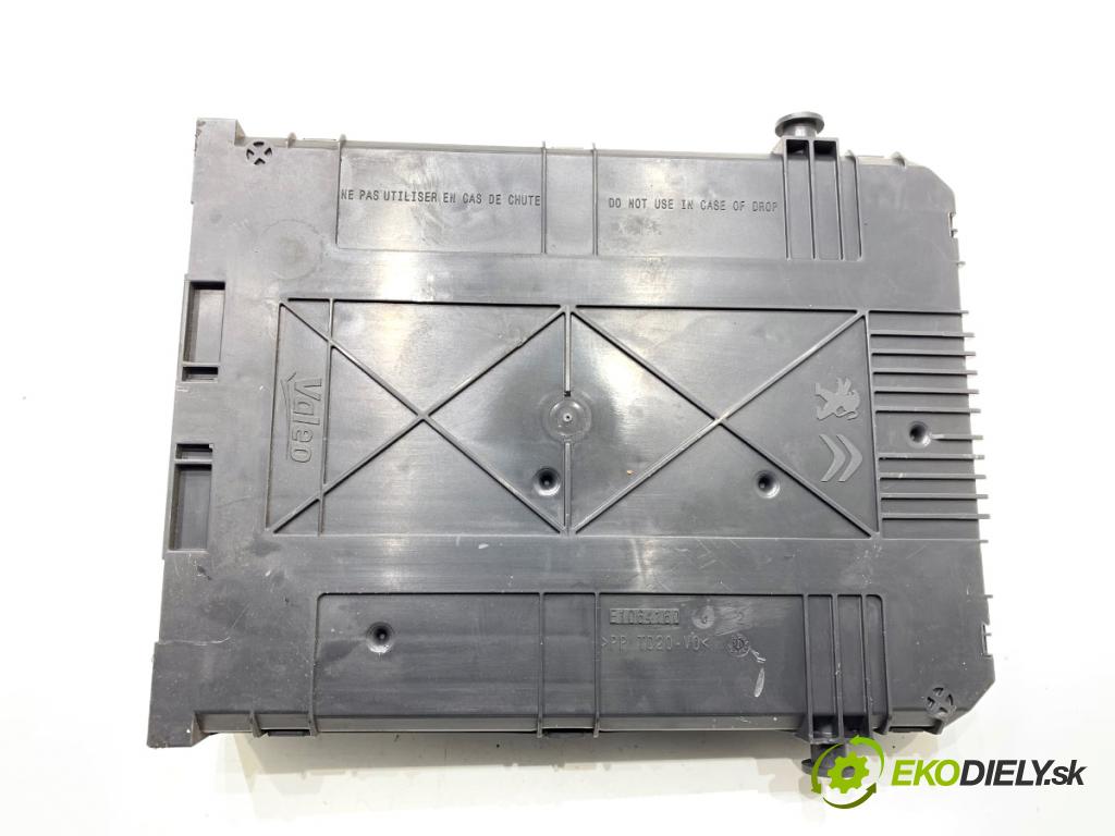 PEUGEOT 308 II liftback 2016 96 kW 1.2 THP 130 1199 Modul BSI 9807054180 (Poistková skrinka)