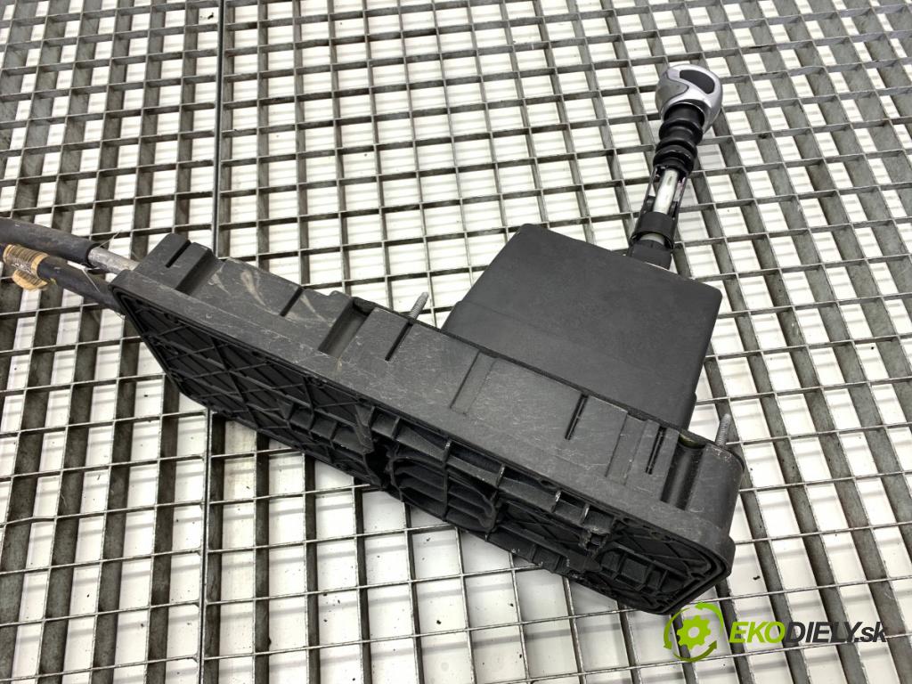 PEUGEOT 308 II liftback 2016 96 kW 1.2 THP 130 1199 Kulisa 9675041480 (Rýchlostná páka (kulisa))